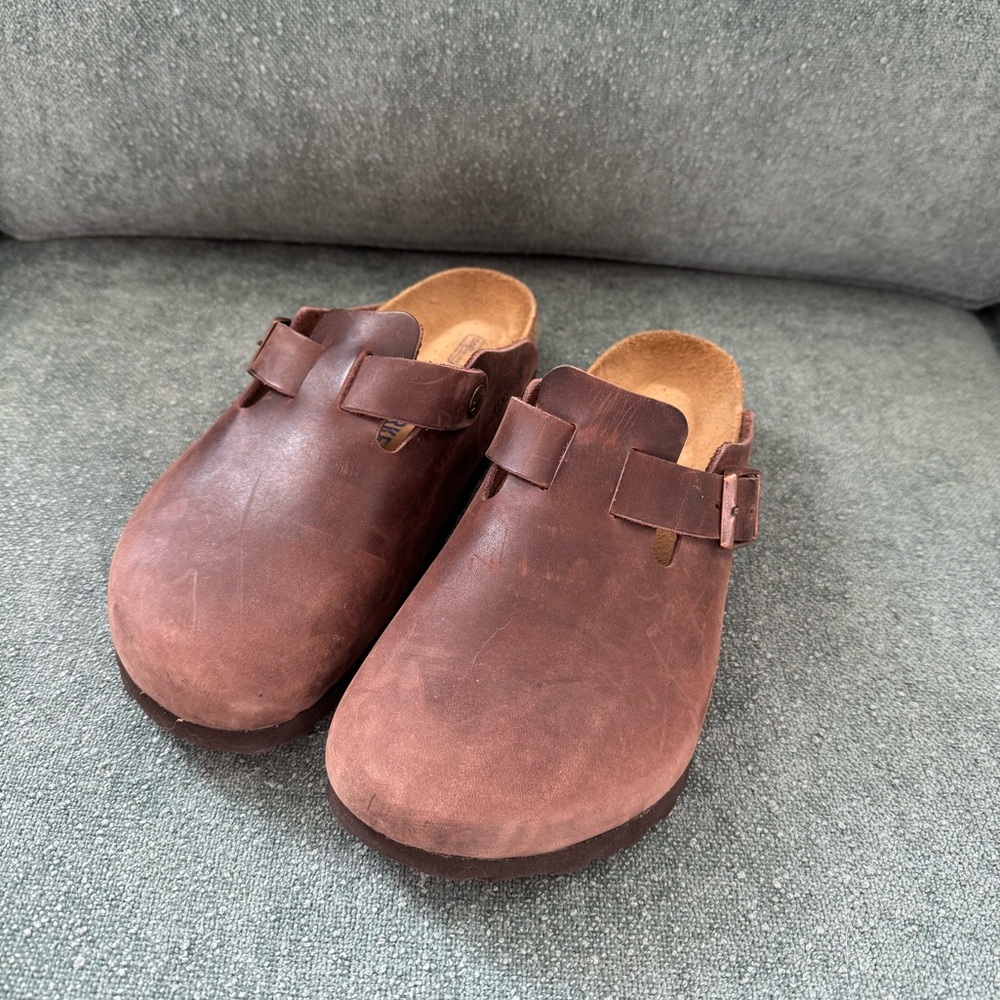 Boston Birkenstocks. Size 37.